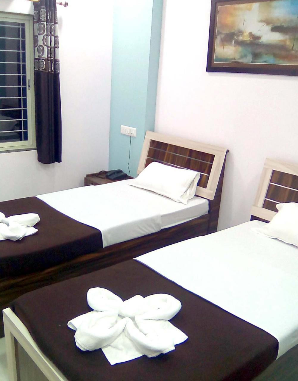 Neelisha River Front Inn Kankavali Exterior foto